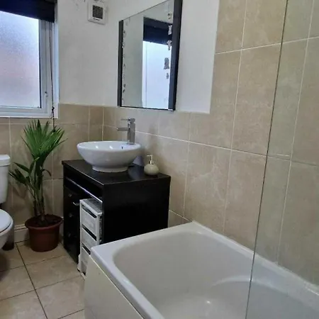 Peaceful & Pet Friendly 200mtrs To Dundrum Centre Dublin